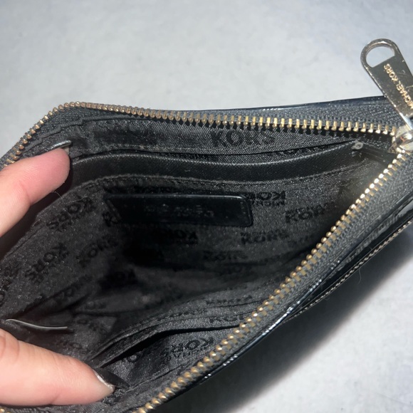 Michael kors wristlet - Picture 2 of 6